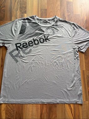 Reebok Men’s Light Gray Graphic Performance Tee Size 3XL